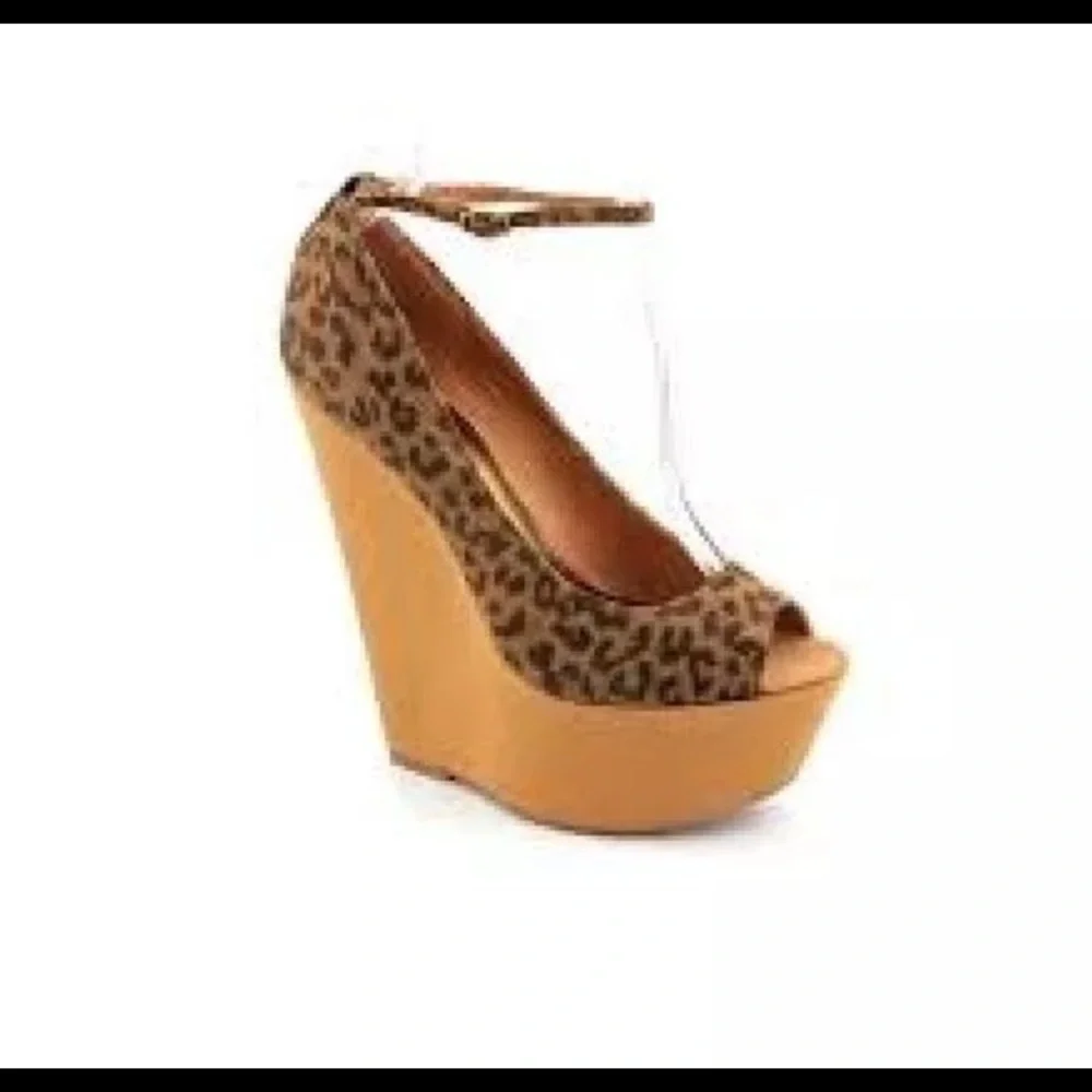 Zigi Soho Leopard Print Peep-Toe Platform Wedges | Size 9